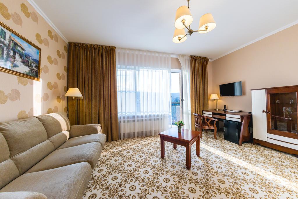 Provance Hotel Goriaczij Klucz Zewnętrze zdjęcie