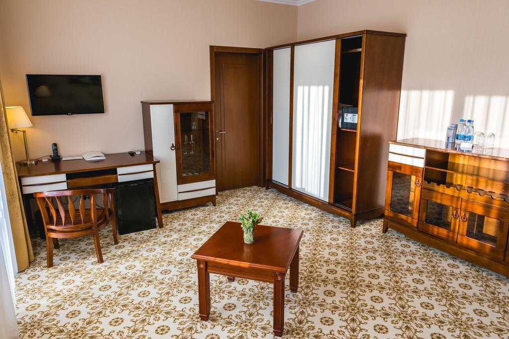 Provance Hotel Goriaczij Klucz Zewnętrze zdjęcie