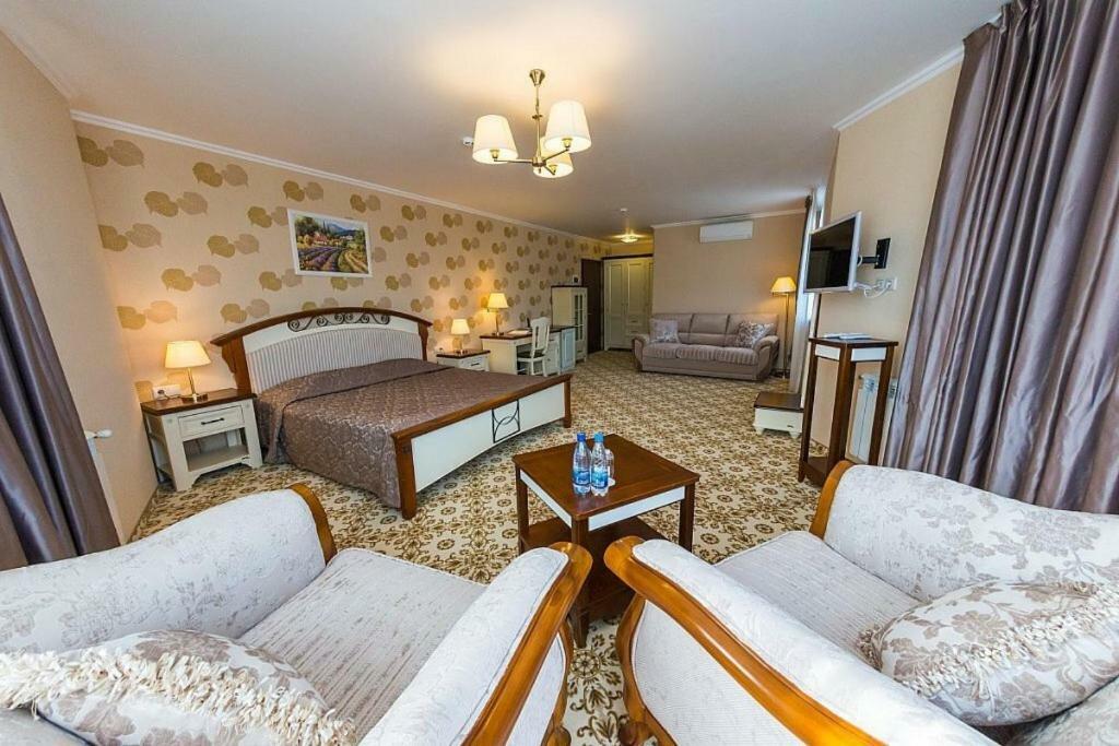 Provance Hotel Goriaczij Klucz Zewnętrze zdjęcie